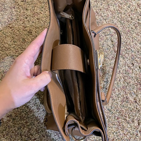 Michael Kors purse - Picture 7 of 7